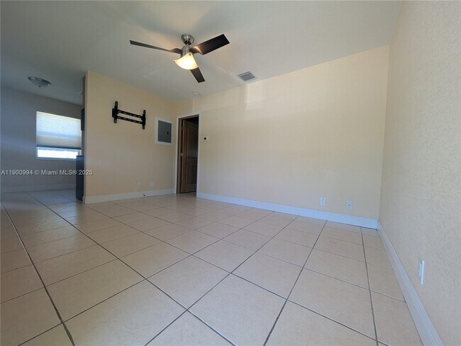 Building Photo - 300 SW 20th St