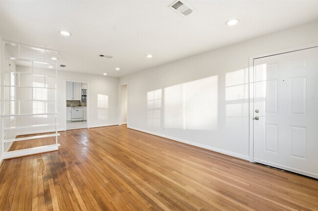 Building Photo - 3521 Burgundy Ln