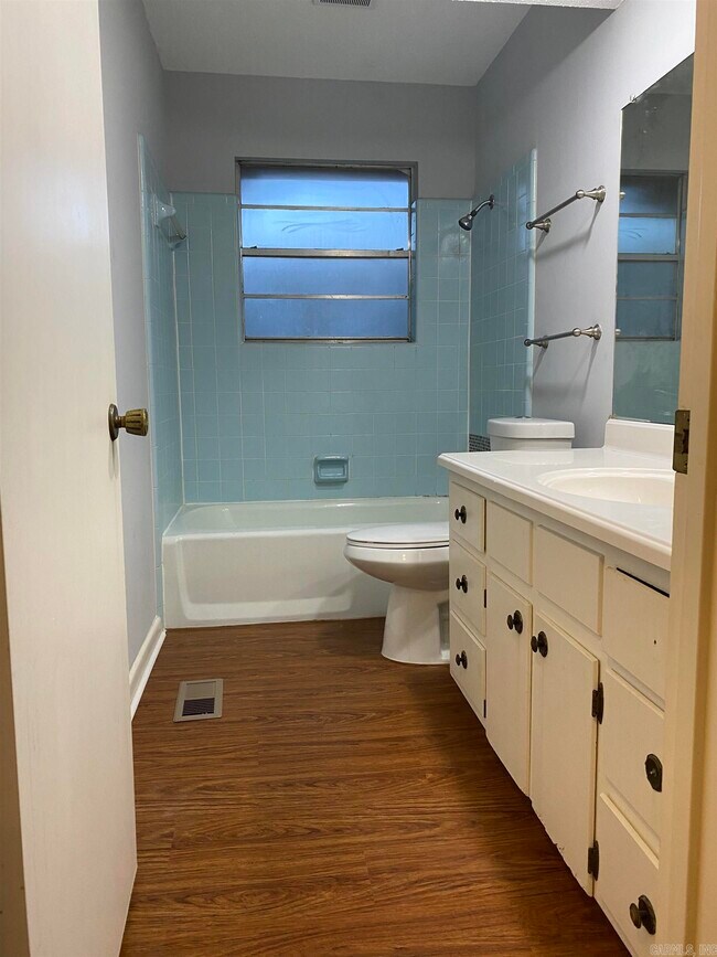 Building Photo - 10883 Bainbridge Dr