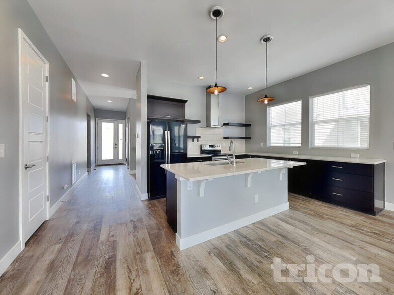 Building Photo - 4646 Mt Shavano St