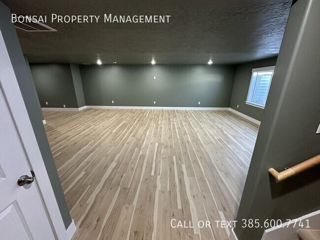 Building Photo - 4554 N Mt Ellen St