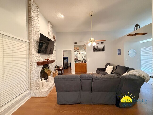 Building Photo - Charming 3BR Home in Mary Esther Near Hurlburt Field!