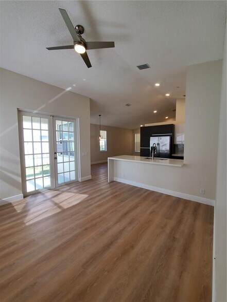 Primary Photo - 858 Briar Ridge Rd