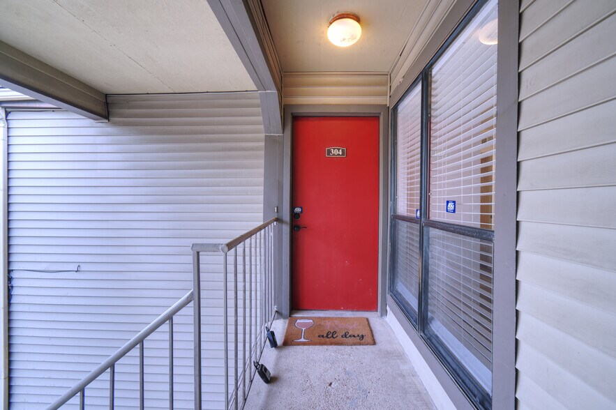 Front Door - 2025 Augusta Dr