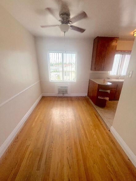 Building Photo - 515 W G St