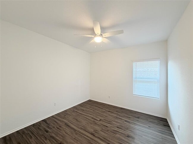 Building Photo - 928 Legends Ln