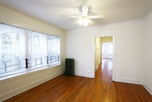 Building Photo - 2538 W Sunnyside Ave