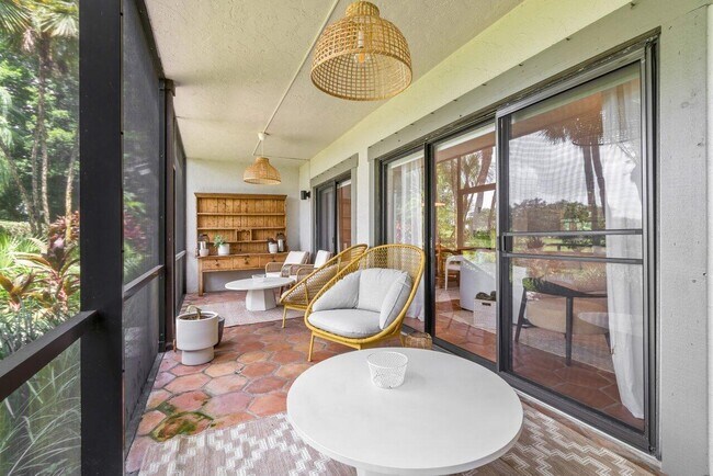 Building Photo - 11223 Pond View Dr