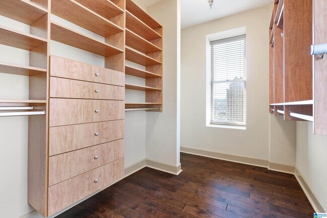 Building Photo - 2024 2nd Ave N