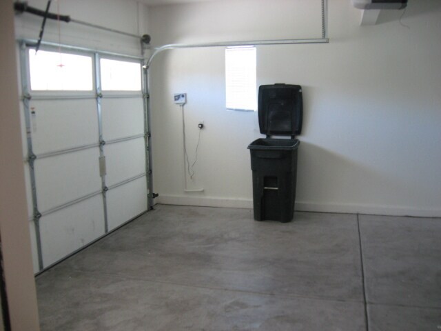 Building Photo - Beautiful, Spacious Four Bedroom + Loft Home in Gated Community!