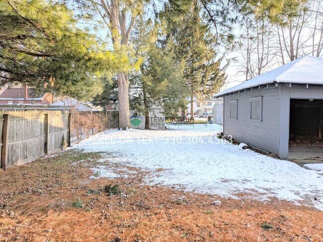 Building Photo - 1410 16th St NW