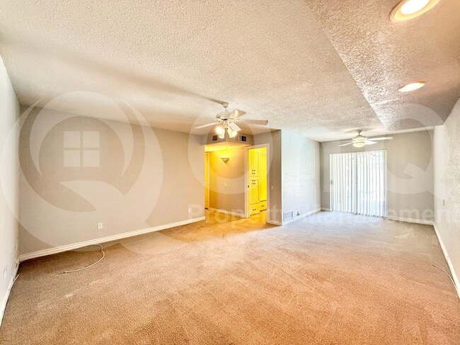 Building Photo - 5539 E Bloomfield Rd