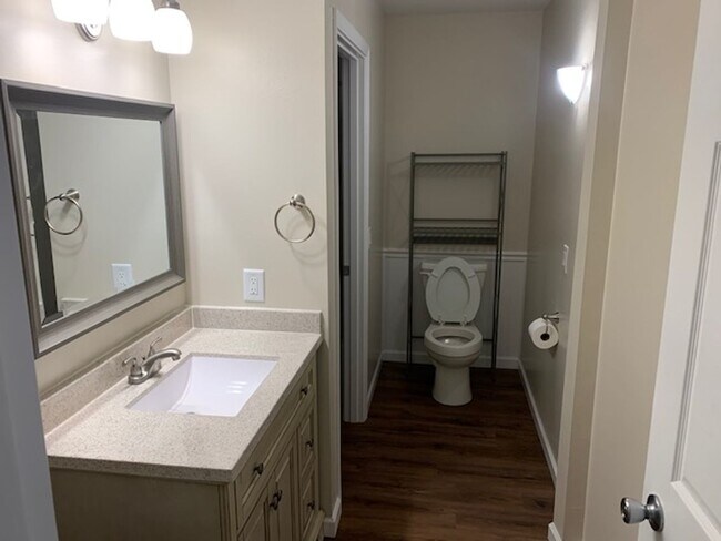 Building Photo - Large Completely Renovated Luxury Condo For Rent at 1664 Brownstone Blvd, Toledo Oh 43614