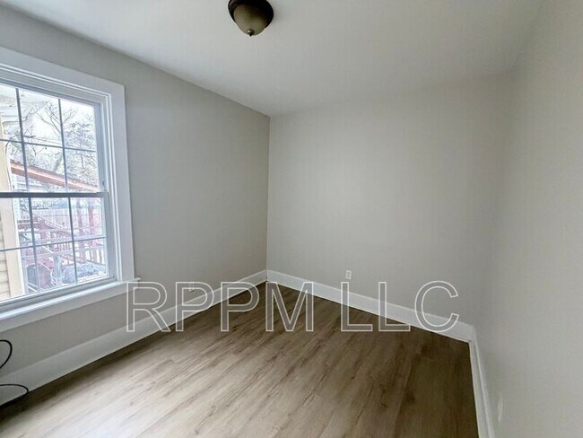 Building Photo - 106 N 16th St