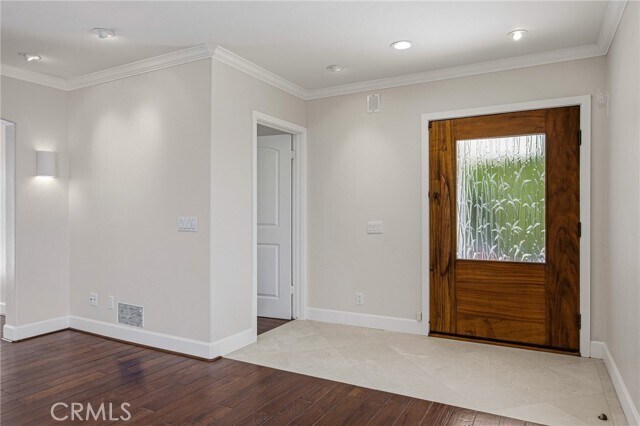 Building Photo - 1840 Temple Hills Dr