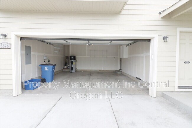 Building Photo - 3576 SW Pumice Ave