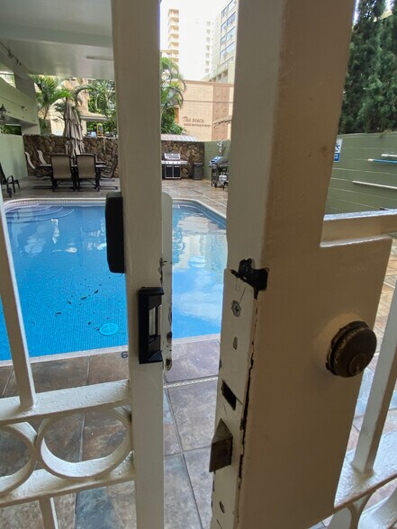 Gated entry to pool - 2575 Kuhio Ave