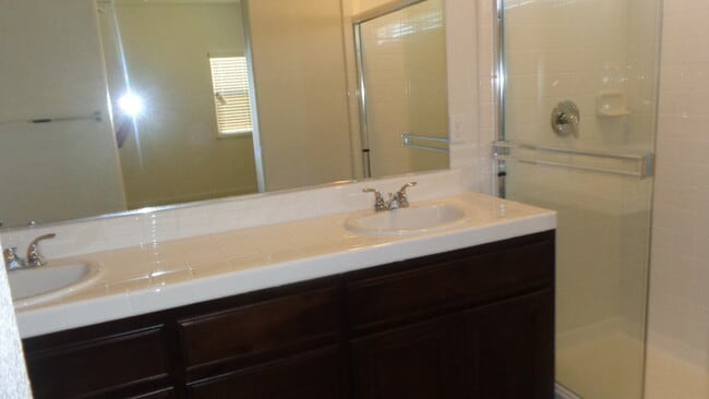 Building Photo - 5536 Summer Land Dr