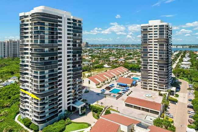 Building Photo - 4050 N Ocean Dr