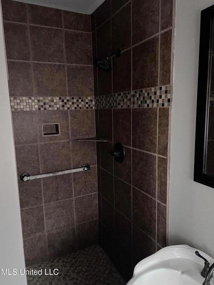 Building Photo - 2700 Pine Ave