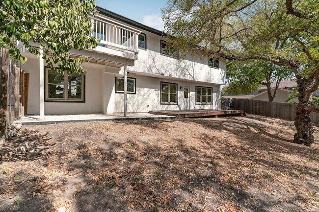 Building Photo - 2401 Lehigh Dr