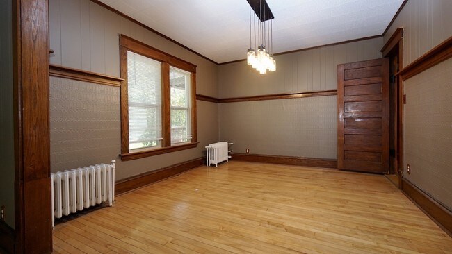 Building Photo - 3324 23rd Ave S