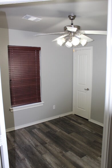 Building Photo - 505 SW 121st Pl
