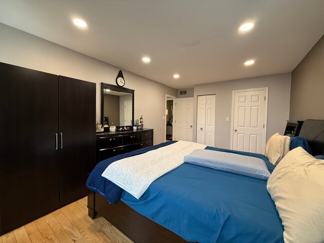 Building Photo - 1 S Stonington Dr