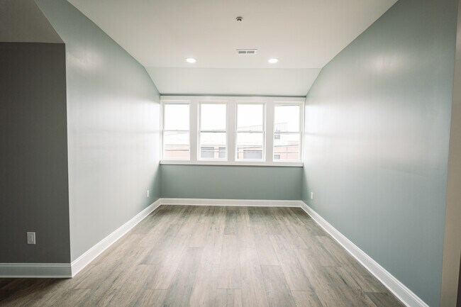Building Photo - UNIT C