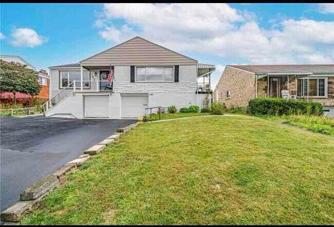 Building Photo - 140 Greenbriar Dr