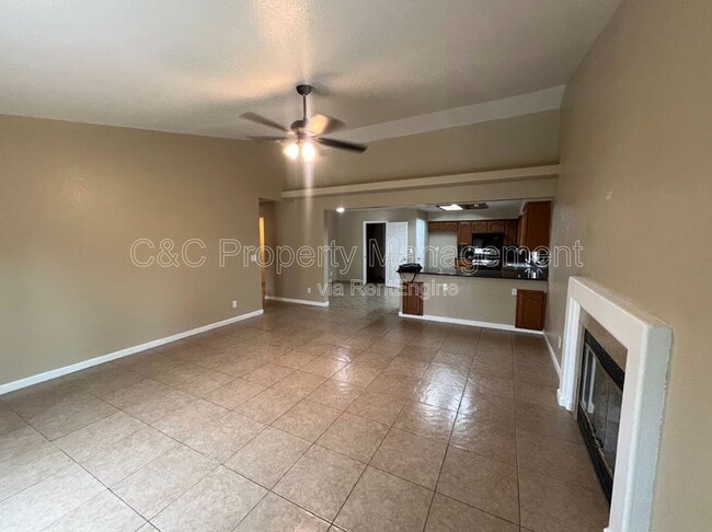 Building Photo - 3371 N Forestiere Ave