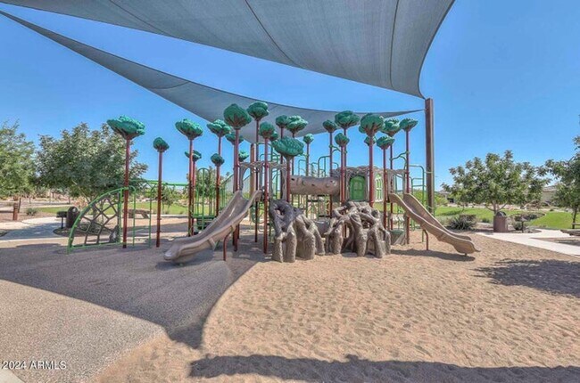 Building Photo - Gorgeous Single Level 4 bed 3 bath 3 car garage home at the Meadows community in Peoria