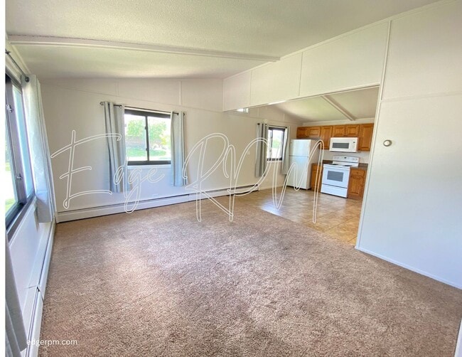 Building Photo - For Rent: Updated 2 Bedroom, 1.5 Bath Town...