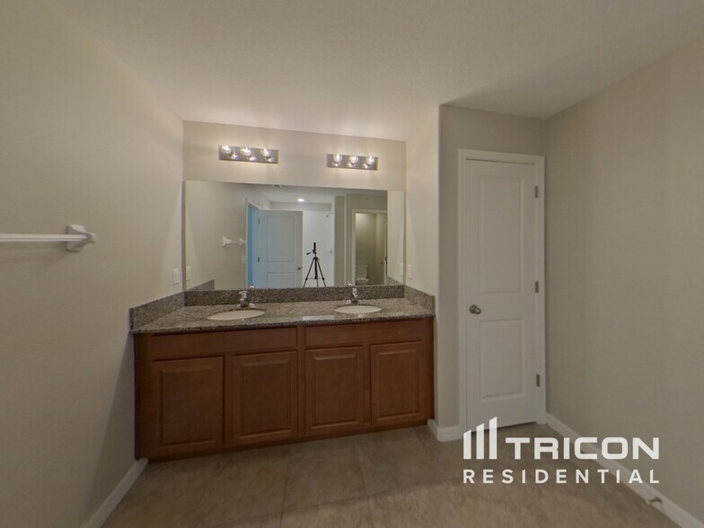 Building Photo - 1615 Broad Winged Hawk Dr