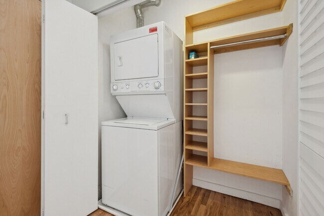 Building Photo - 1720 S Michigan Ave