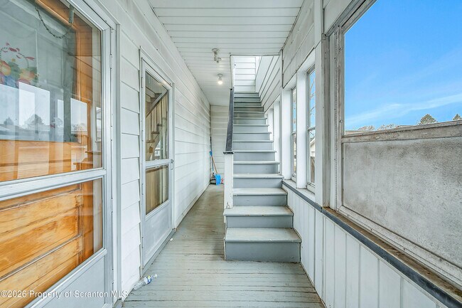 Building Photo - 396 Winola Ave