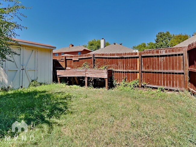 Building Photo - 633 Albrook Dr