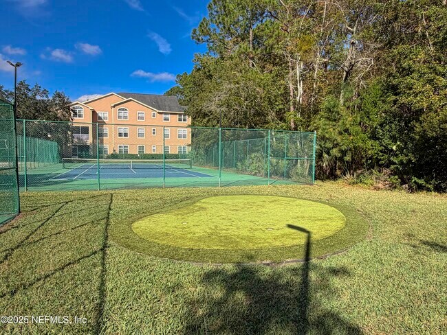 Building Photo - 13810 Sutton Park Dr N