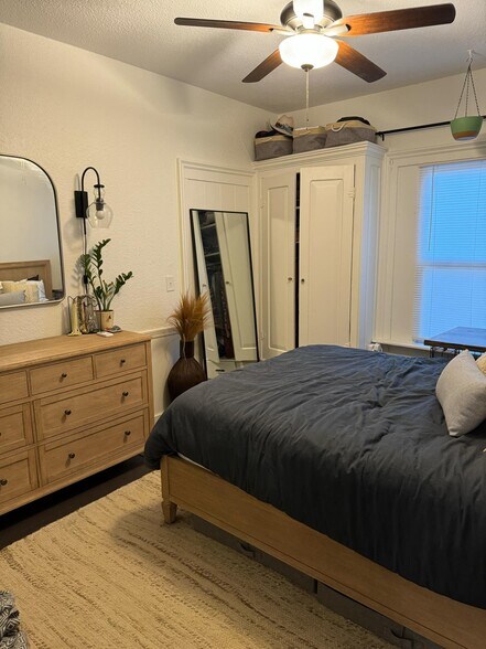 Building Photo - 303 S Main St