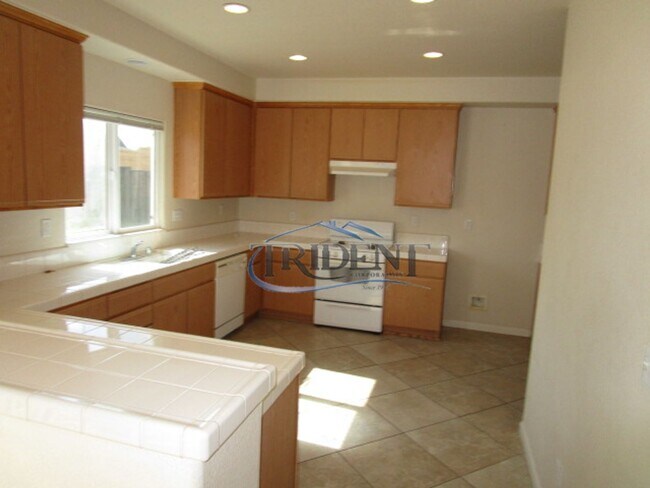 Building Photo - 4 bedroom 2.5 bath house