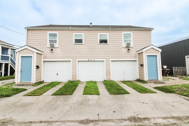 Building Photo - 1214 44th St