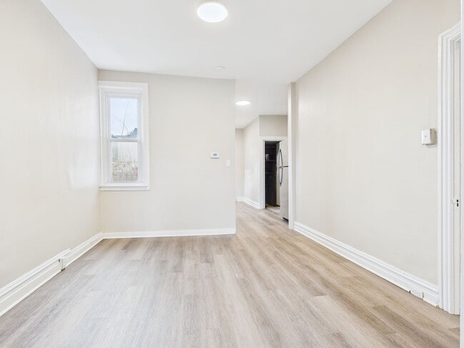 Building Photo - Spacious 4 Bedroom Single Family on Susquehanna St with Off Street Parking