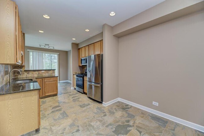 Building Photo - 3015 Kentshire Cir