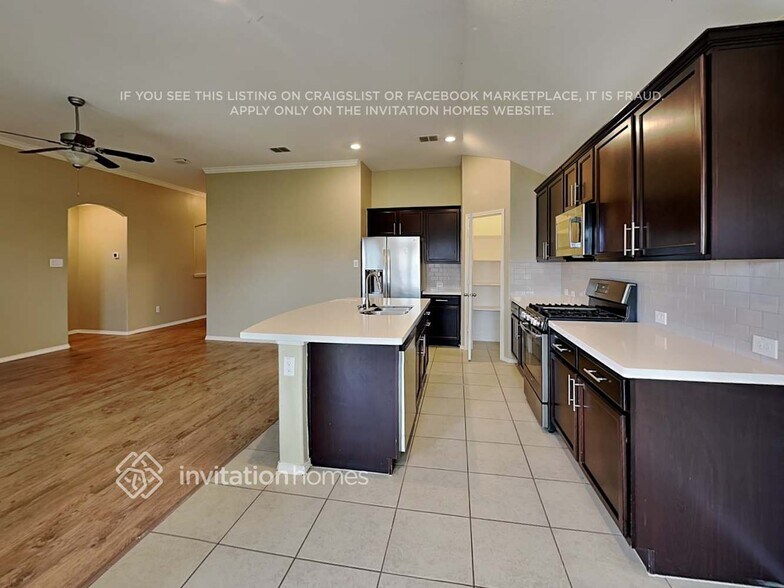 Building Photo - 517 Saguaro Dr
