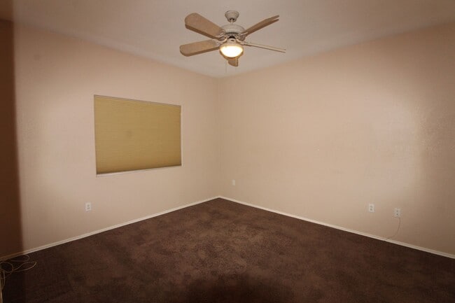 Building Photo - 2 Bedroom Condo Adjacent to Summerlin