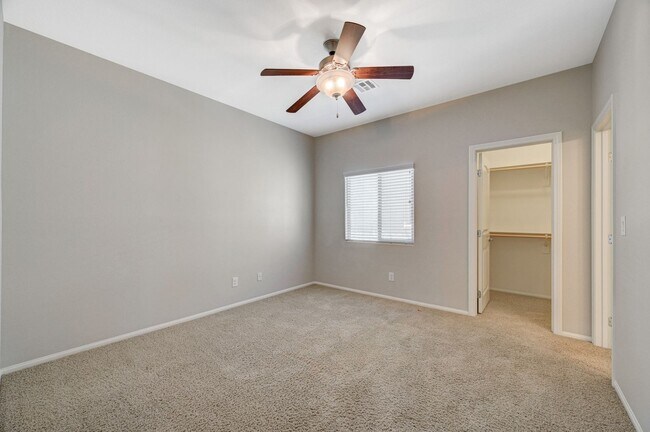Building Photo - Beautiful DR Horton Home in Centennial Hil...