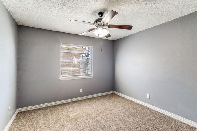 Building Photo - Spacious 4 Bed, 2 Bath Single-Story Gem in Dallas' Pleasant Grove – Move-In Ready and Available Now!