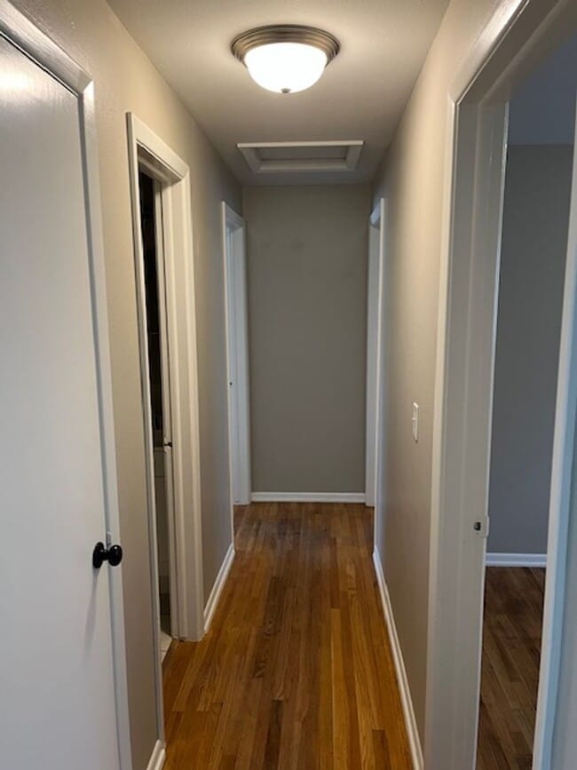 Building Photo - Lovely 5-bedroom, 2-1/2 bath home.  Centrally-located in Longmont with convenient access to shopp...