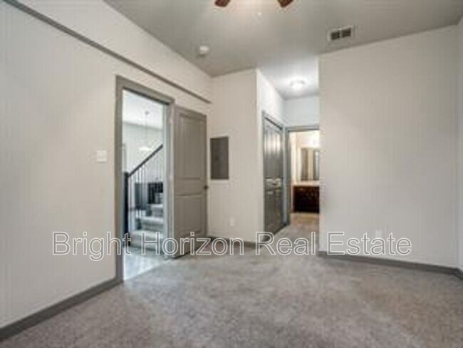 Building Photo - 10612 Tube Dr