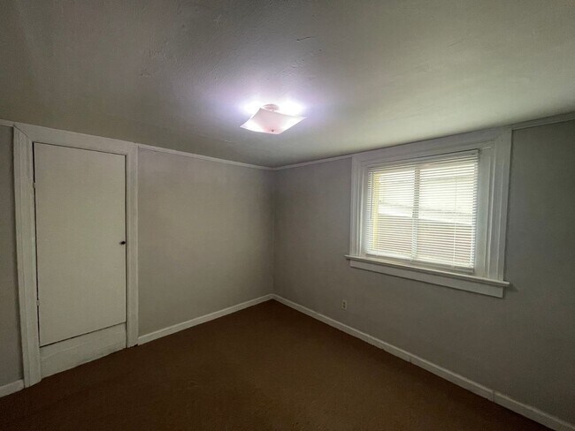 Building Photo - 3373 Vineville Ave